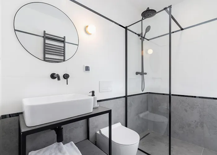 Main Square - Modern - 7 Gertrudy Street